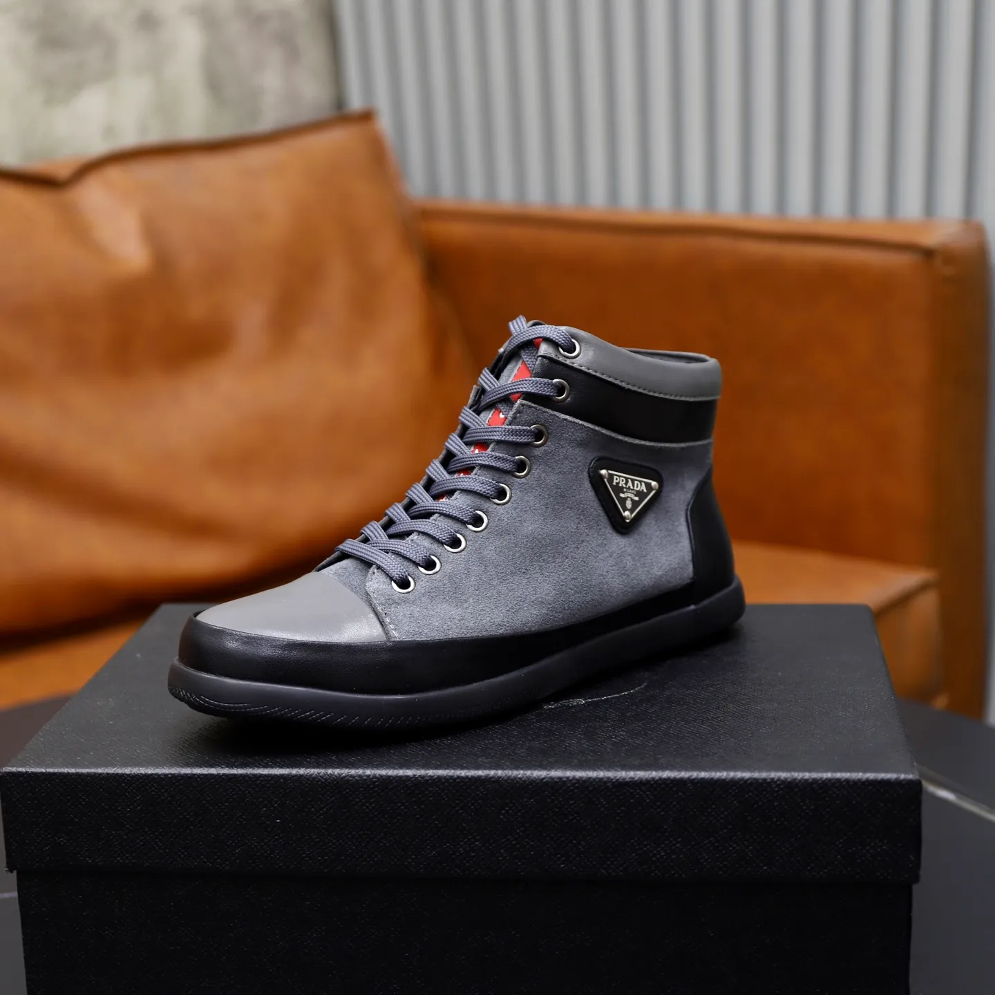 Ex-factory price: 480💰🙅‍♂️🙅‍♂️🙅‍♂️ Brand: PRADA Standard code: 38-44 (45 customized) Grade: Same as the official website Material: Original high-end leather splicing surface Comfortable and breathable sheepskin lining Lightweight, soft and wear-resistant outsole Style category: Men's fashion casual shoes Sports shoes Distinguished luxury brand elements Top luxury Color: actual picture color